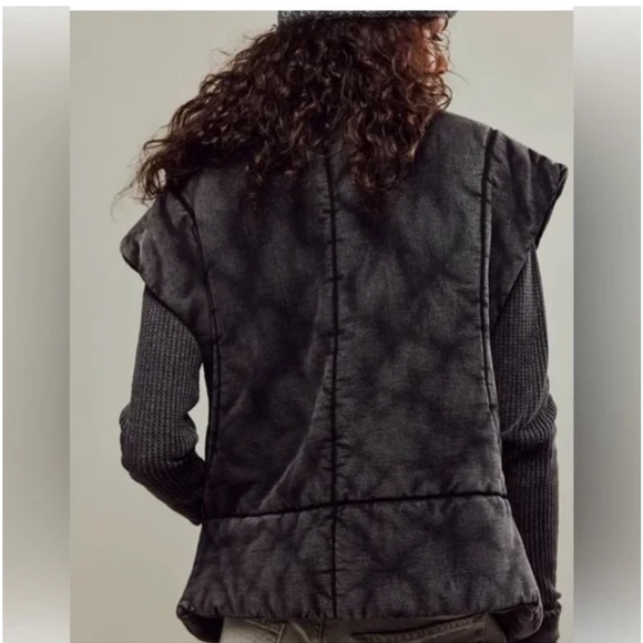 NWT We The Free Roll With Us Puffer Vest - Picture 3 of 4